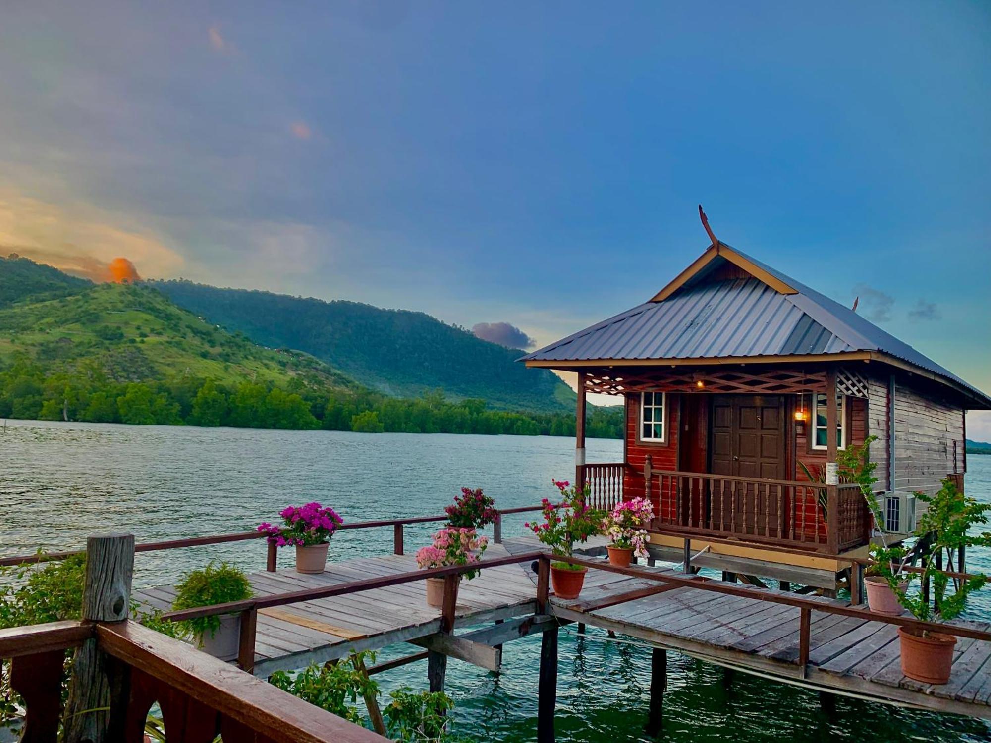 Parapat Water Village Resort Semporna Exterior foto