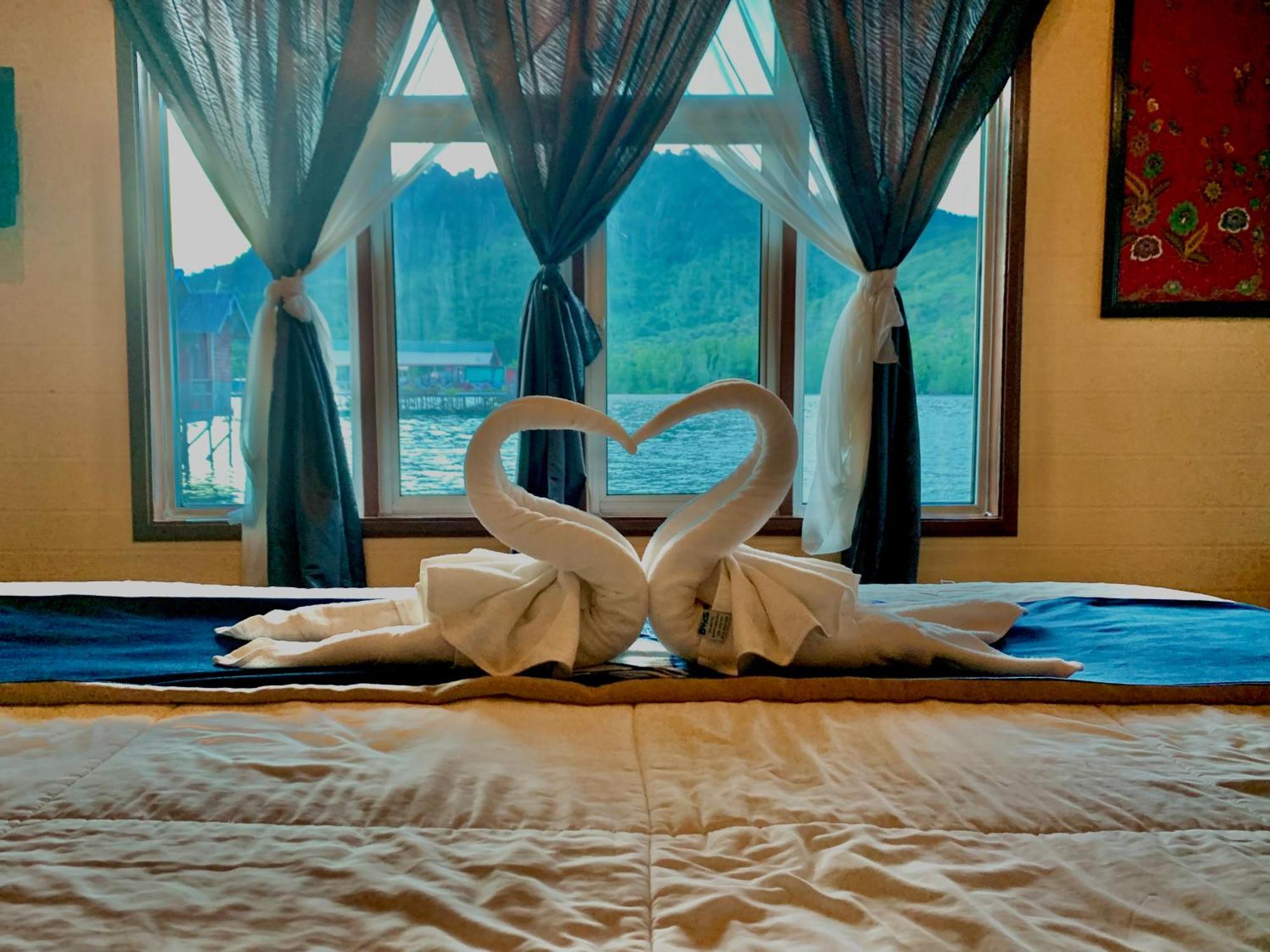 Parapat Water Village Resort Semporna Exterior foto