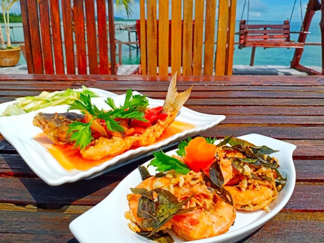 Parapat Water Village Resort Semporna Exterior foto