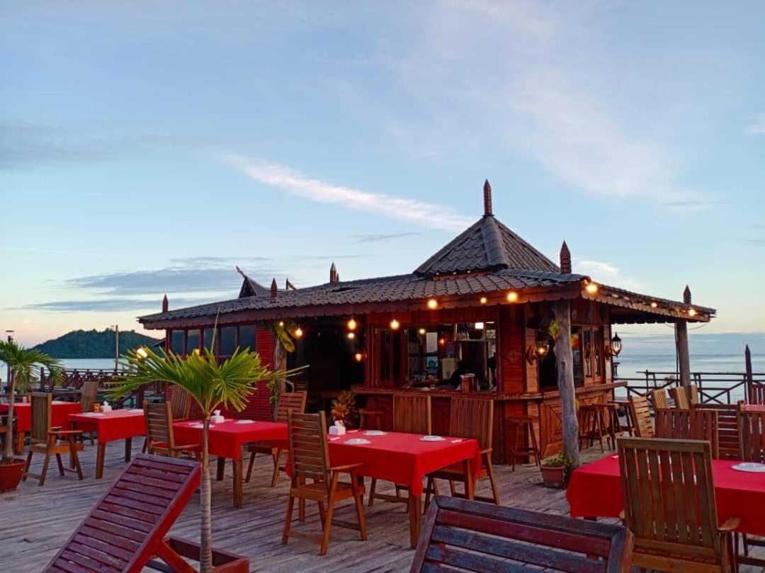 Parapat Water Village Resort Semporna Exterior foto