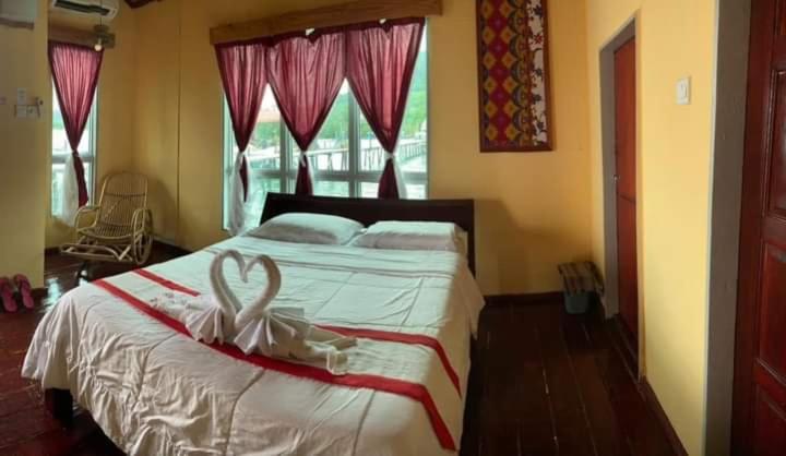 Parapat Water Village Resort Semporna Exterior foto