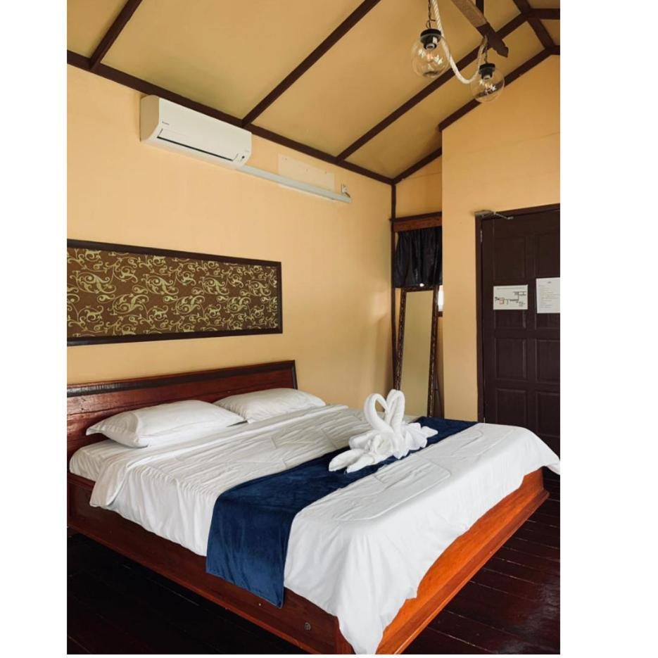 Parapat Water Village Resort Semporna Exterior foto